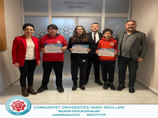 Deneme sınavında dereceye giren öğrencilerimizi tebrik eder, başarılarının devamını dileriz. görseli
