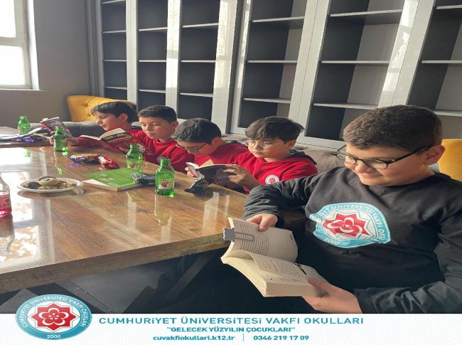 "Okuyan bir çocuk, düşünen bir yetişkin olur." görseli