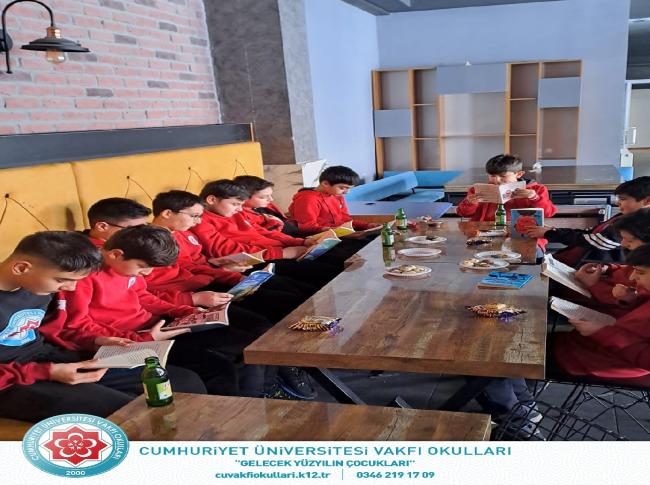 "Okuyan bir çocuk, düşünen bir yetişkin olur." görseli