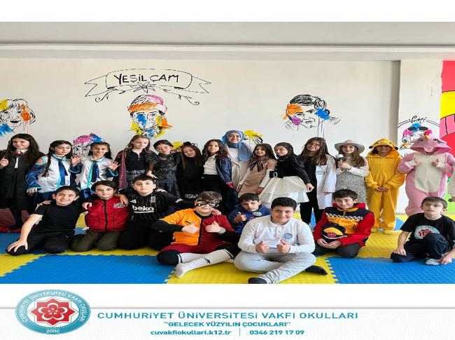 "Party Time" ünitesi kapsamında yaptığımız eğlenceli kostüm partisinden kareler. Emeği geçen öğrencilerimize ve siz değerli velilerimize teşekkür ederiz. görseli