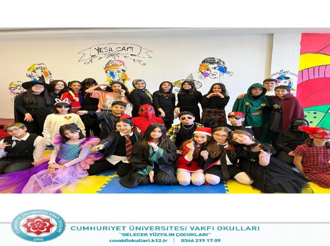 "Party Time" ünitesi kapsamında yaptığımız eğlenceli kostüm partisinden kareler. Emeği geçen öğrencilerimize ve siz değerli velilerimize teşekkür ederiz. görseli