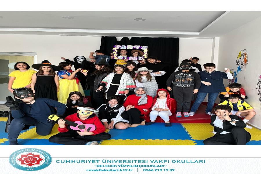 "Party Time" ünitesi kapsamında yaptığımız eğlenceli kostüm partisinden kareler. Emeği geçen öğrencilerimize ve siz değerli velilerimize teşekkür ederiz.