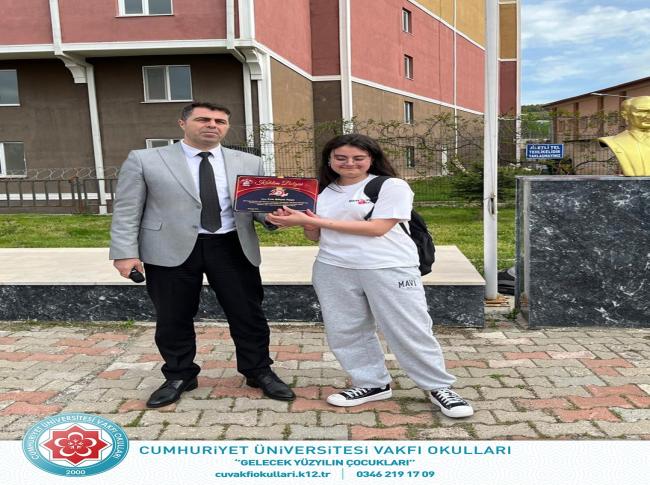 Dil Gecesi Etkinliğimizde görev alan ,sahne önünde ve arkasında başından sonuna kadar bizimle olan değerli öğrencilerimize teşekkür ederiz. görseli