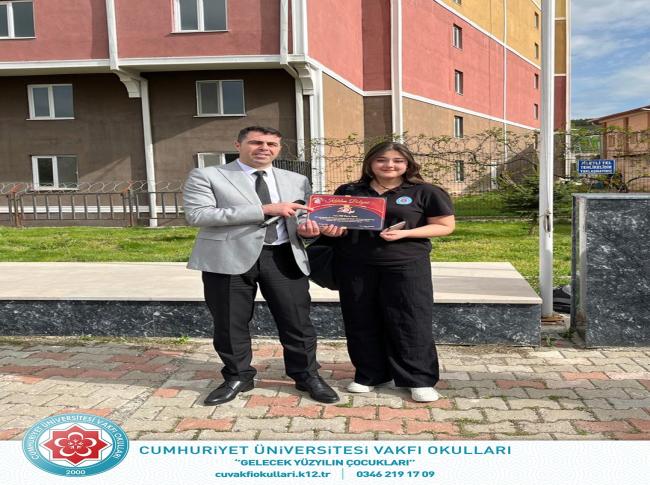 Dil Gecesi Etkinliğimizde görev alan ,sahne önünde ve arkasında başından sonuna kadar bizimle olan değerli öğrencilerimize teşekkür ederiz. görseli