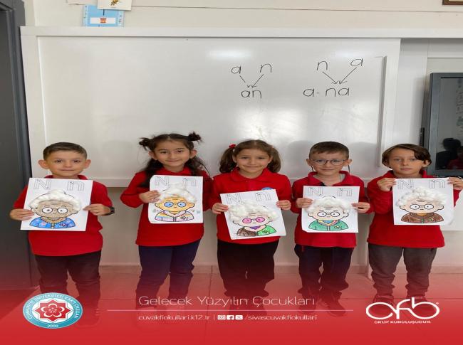 1-B sınıfı öğrencileri “n, N” sesini etkinliklerle öğrenerek okuma-yazma yolculuklarına keyifli adımlar attılar. görseli