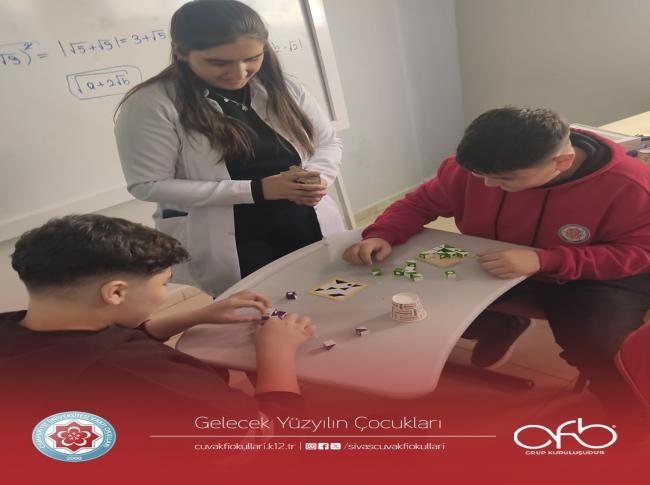 Öğrencilerimizin akademik gelişimlerini, zeka ve hafıza geliştirme teknikleriyle desteklemeyi amaçladığımız Qbitz yarışmamız, kıyasıya bir rekabet ve eğlenceli anlarla sona erdi. görseli