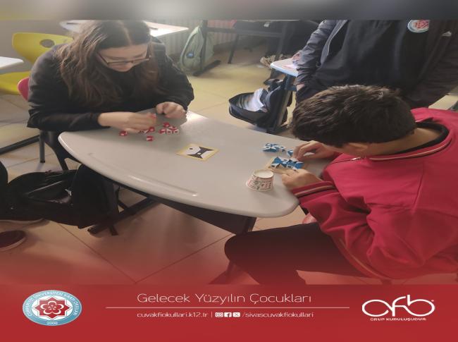 Öğrencilerimizin akademik gelişimlerini, zeka ve hafıza geliştirme teknikleriyle desteklemeyi amaçladığımız Qbitz yarışmamız, kıyasıya bir rekabet ve eğlenceli anlarla sona erdi. görseli