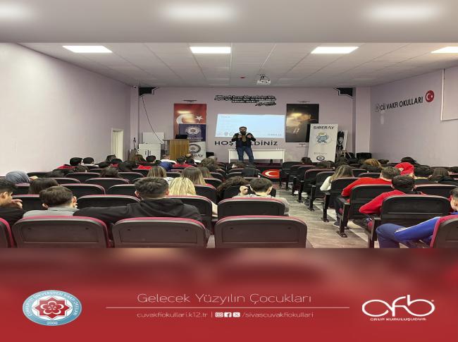  Sivas Emniyet Müdürlüğü Siber Suçlarla Mücadele biriminden görevli polis memurları öğrencilerimize güvenli İnternet kullanımı, konusunda farkındalık çalışması yapmıştır.  görseli
