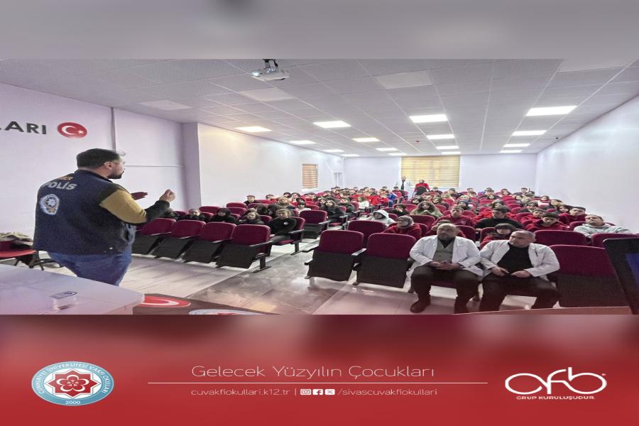  Sivas Emniyet Müdürlüğü Siber Suçlarla Mücadele biriminden görevli polis memurları öğrencilerimize güvenli İnternet kullanımı, konusunda farkındalık çalışması yapmıştır. 