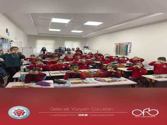 Okulumuzda heyecanla sürdürdüğümüz Ayın En Temiz Sınıfı uygulaması, seçim komisyonunun aylık kriter çizelgeleri ve titiz gözlemleri doğrultusunda değerlendirilmiştir. görseli