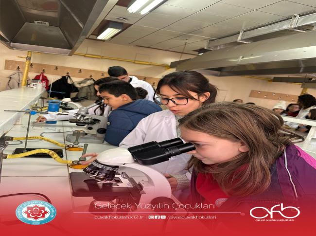 5.Sınıf öğrencilerimizle Cumhuriyet Üniversitesi Fen Fakültesi Kimya Bölümünü ziyaret ettik. Maarif Model kapsamında Bitki ve Hayvan Hücresi örnekleri incelendi. görseli