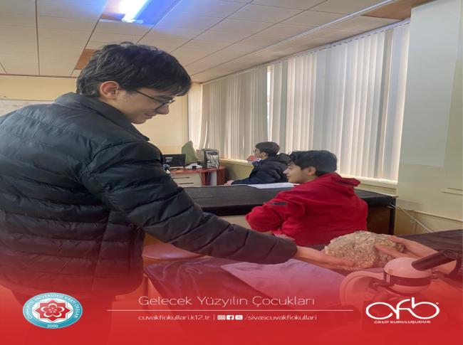 Yerin İç Yapısı ve Kayaçlar ünitesi ile ilgili olarak Jeoloji Mühendisliği bölümüne bir ziyaret gerçekleştirdik. görseli