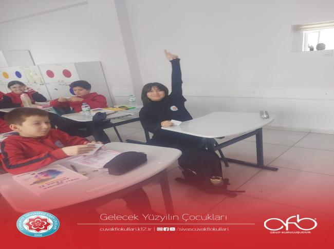 6.sınıf öğrencilerimizle Türkçe dersinde Yabancı Sözcüklere Türkçe Karşılıklar konusunu "Bende/Kimde?" oyunu ile pekiştirdik. görseli