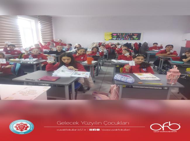 6.sınıf öğrencilerimizle Türkçe dersinde Yabancı Sözcüklere Türkçe Karşılıklar konusunu "Bende/Kimde?" oyunu ile pekiştirdik. görseli
