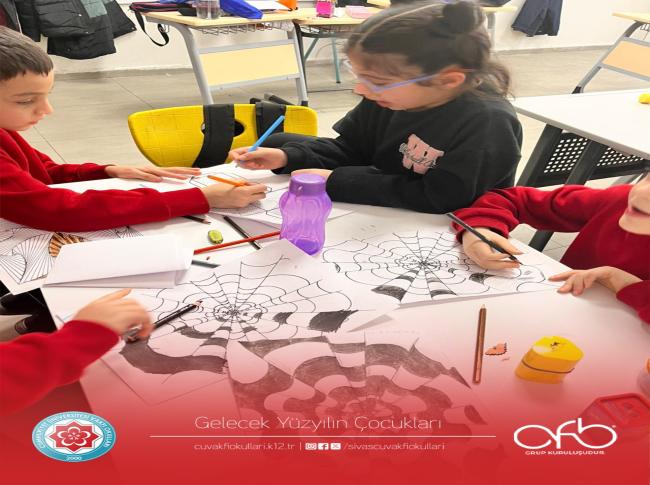 Görsel sanatlar dersinde öğrencilerimizle Op Art (Optik Sanat) çalışması gerçekleştirdik.  görseli